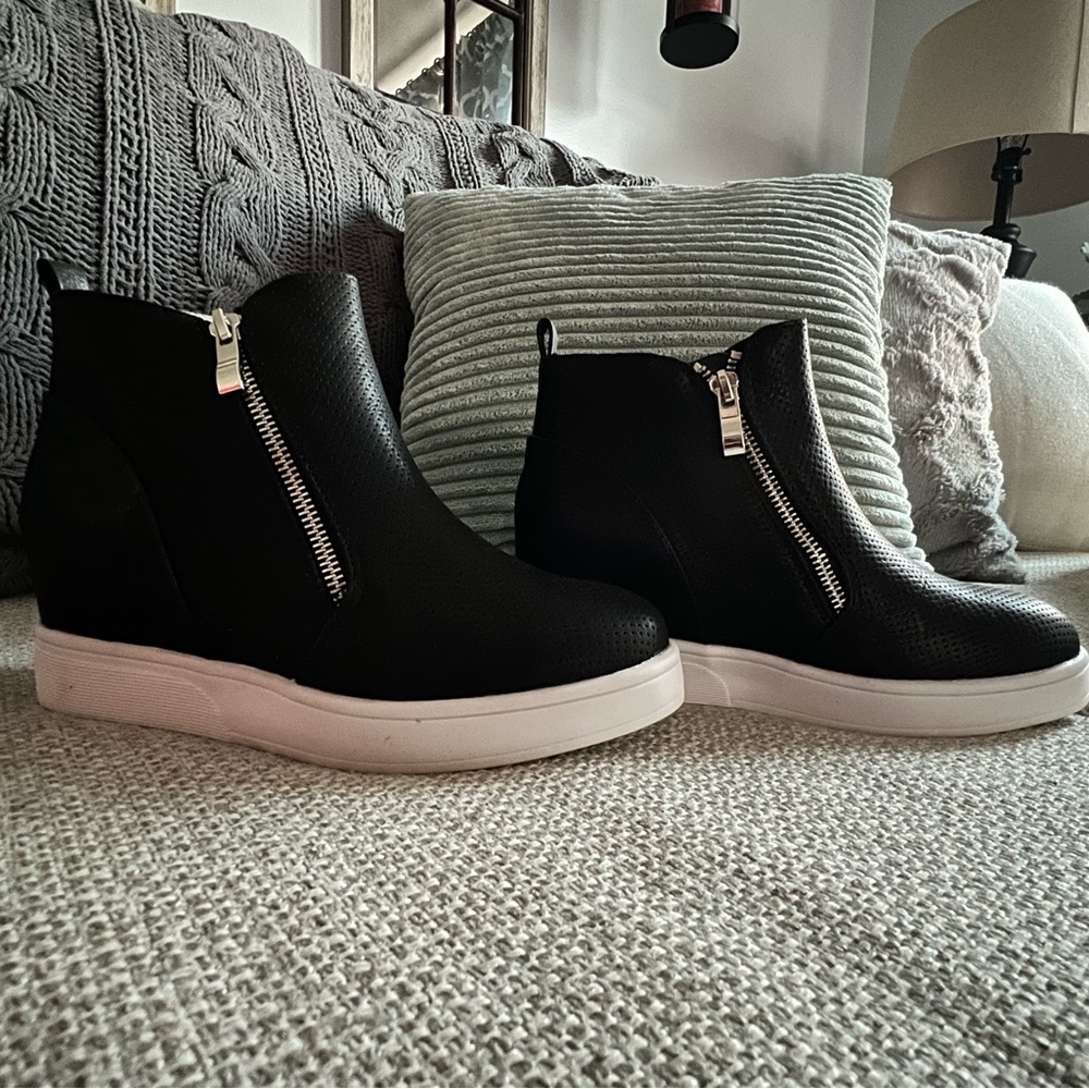 Journee Collection Pennelope wedge boot